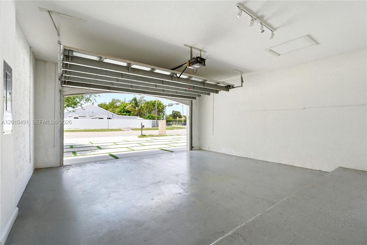 15203 SW 142nd Ave, Miami, FL 33177 Photo