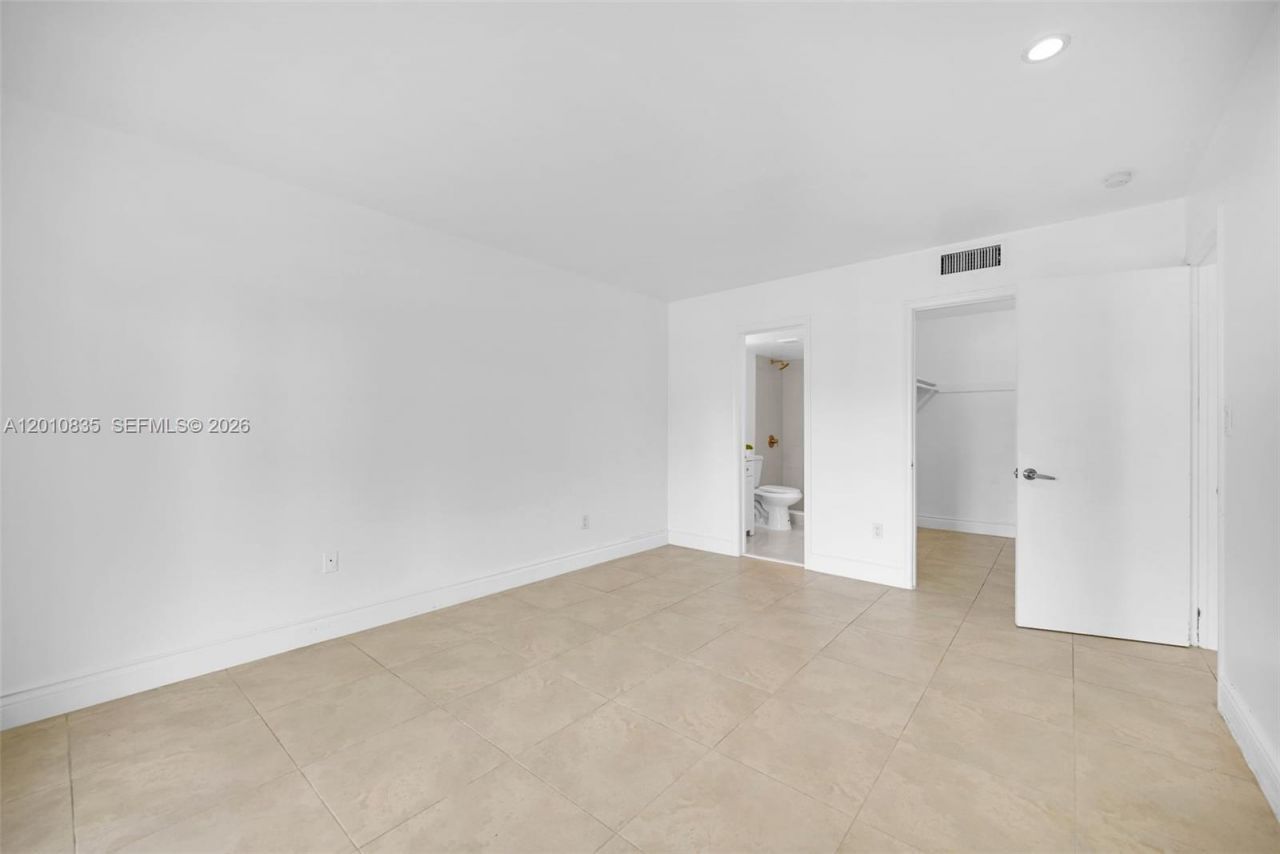 7483 SW 82nd St , Unit A101, Miami, FL 33143 Photo