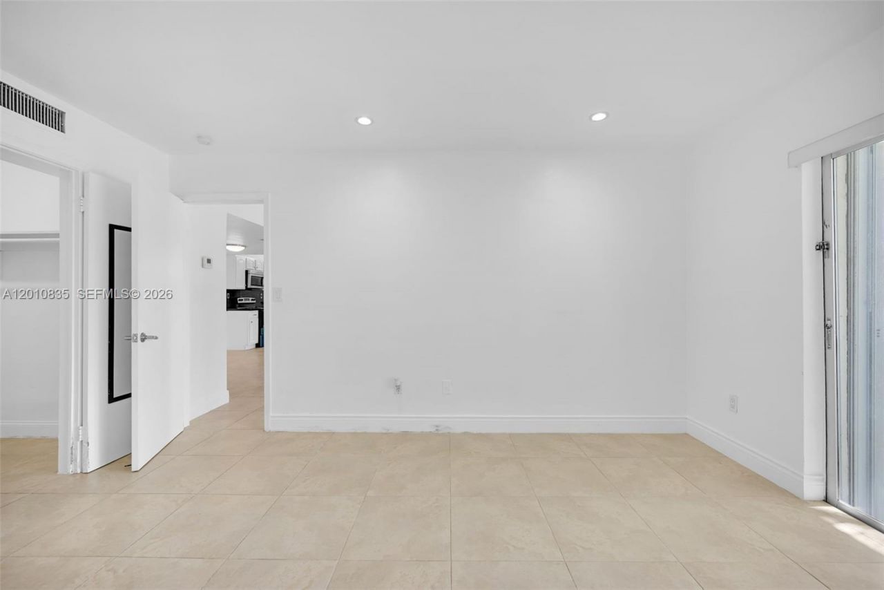 7483 SW 82nd St , Unit A101, Miami, FL 33143 Photo