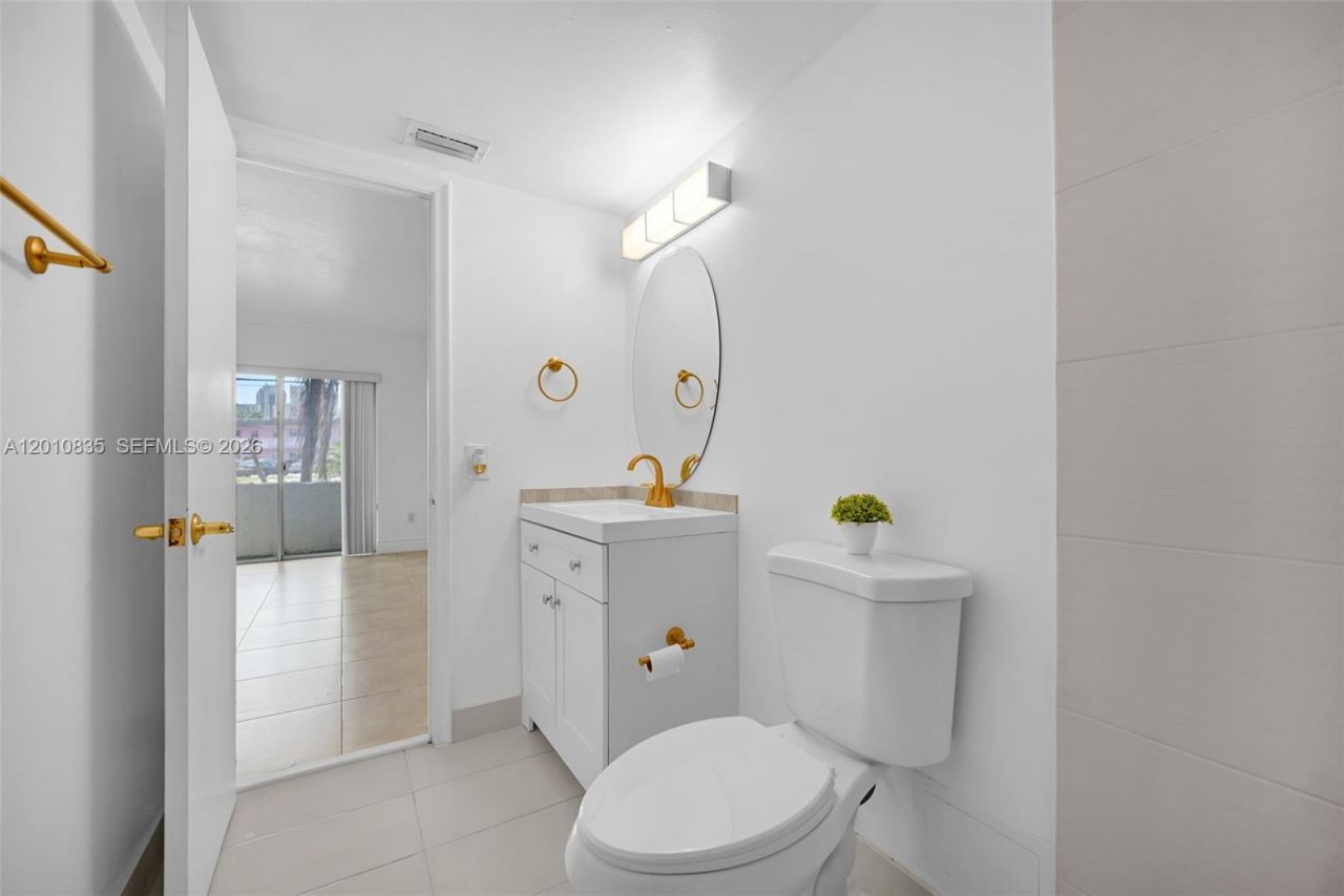 7483 SW 82nd St , Unit A101, Miami, FL 33143 Photo
