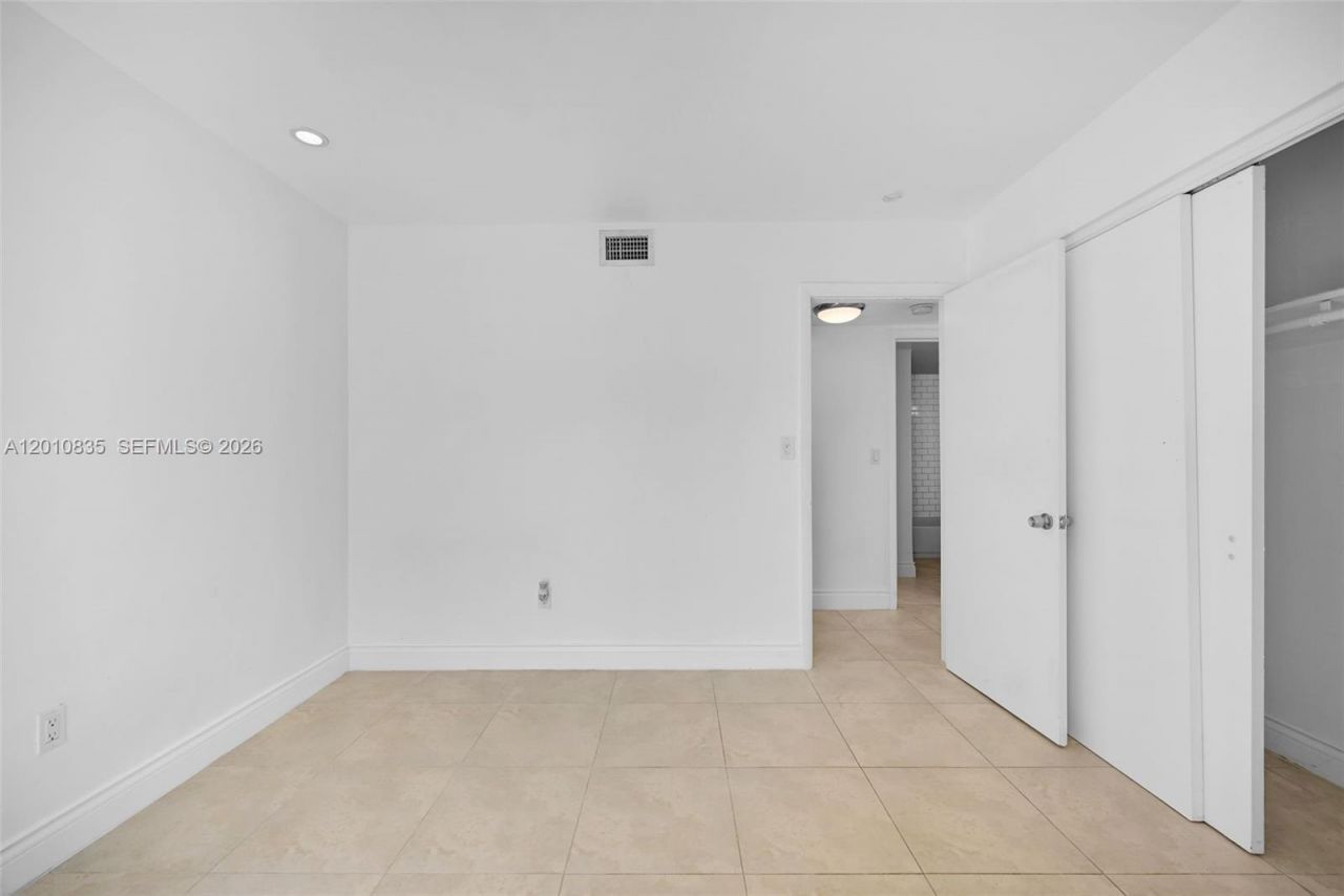 7483 SW 82nd St , Unit A101, Miami, FL 33143 Photo