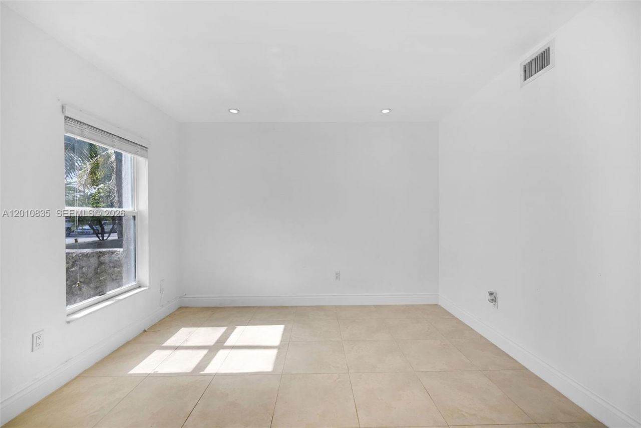 7483 SW 82nd St , Unit A101, Miami, FL 33143 Photo