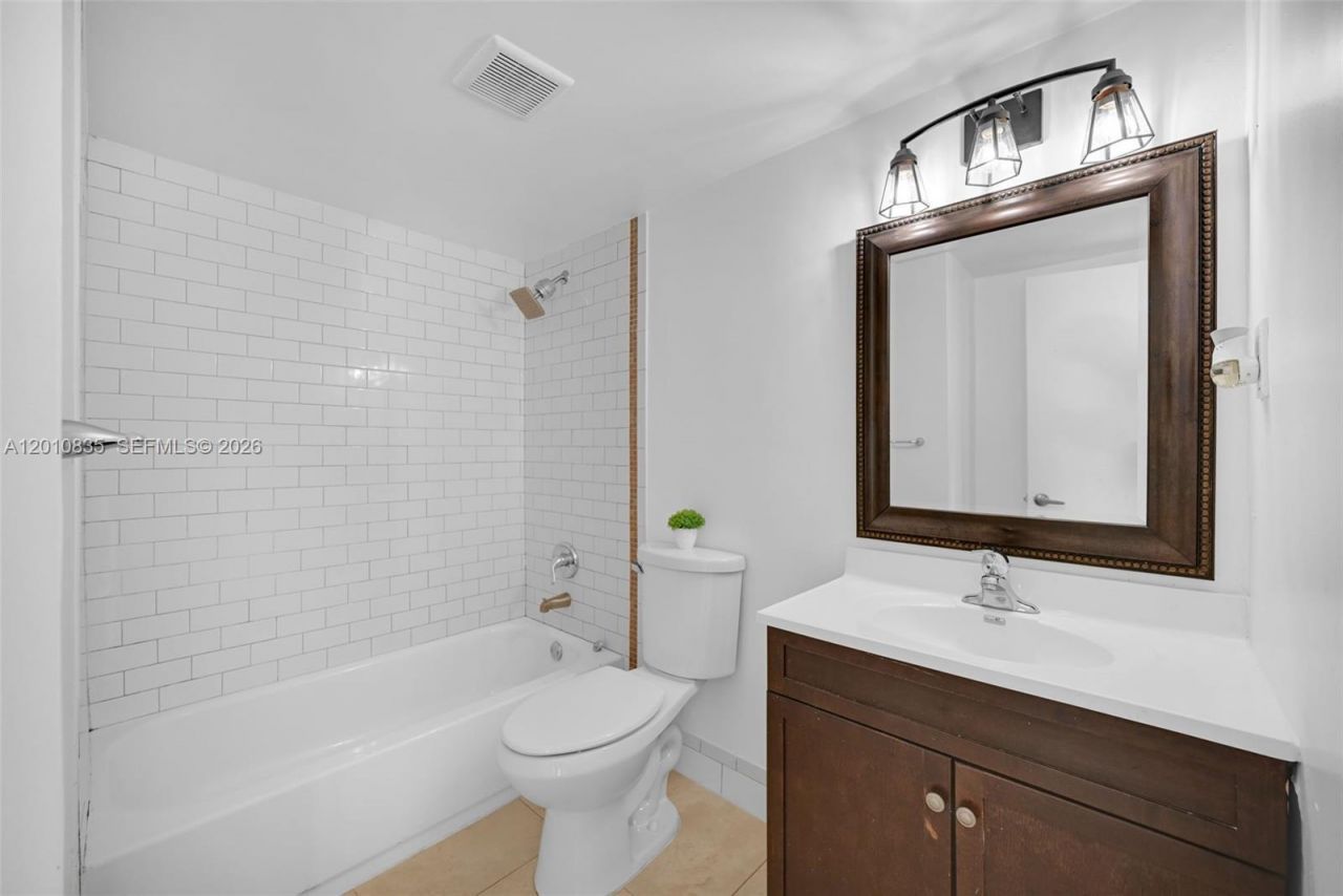 7483 SW 82nd St , Unit A101, Miami, FL 33143 Photo