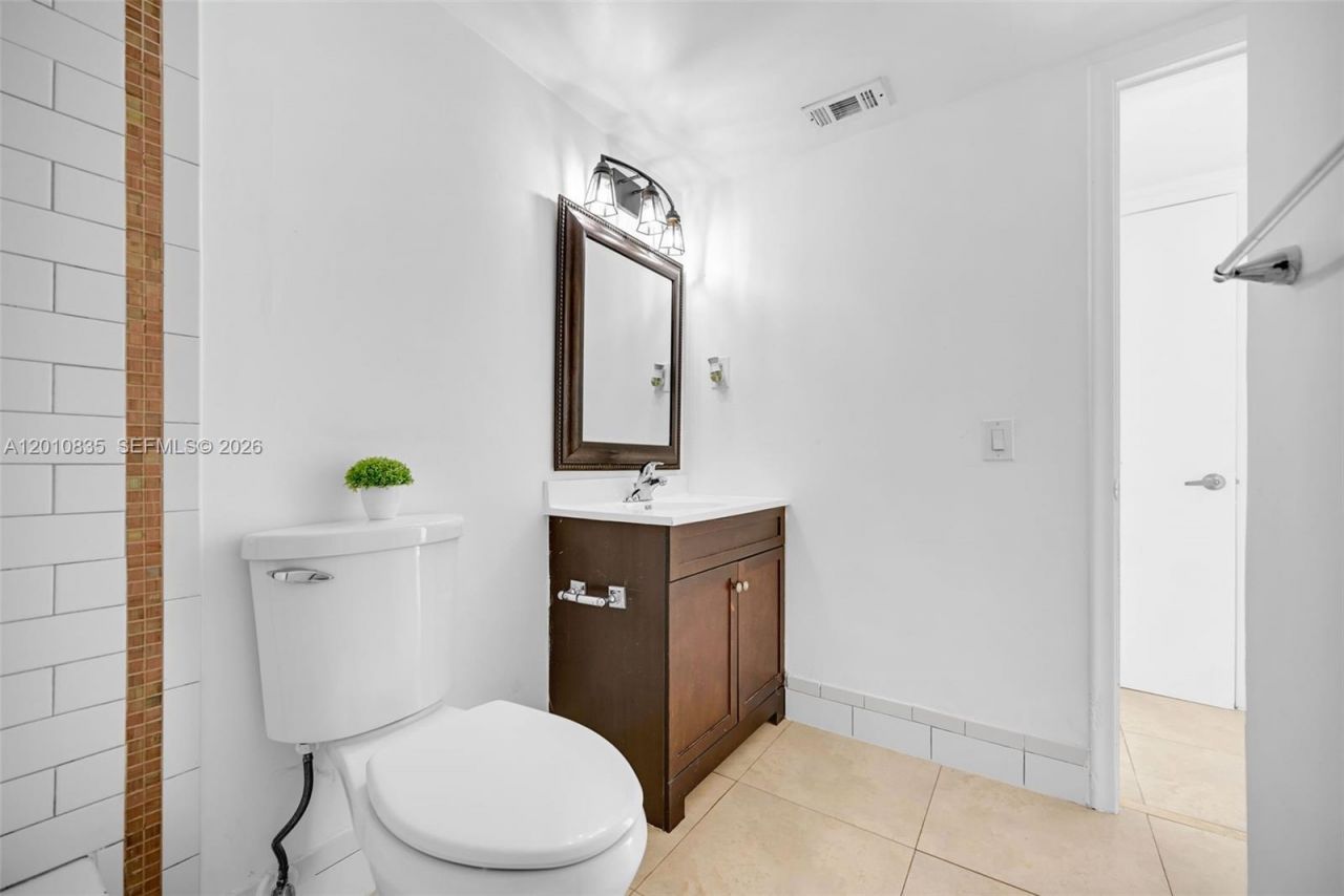 7483 SW 82nd St , Unit A101, Miami, FL 33143 Photo