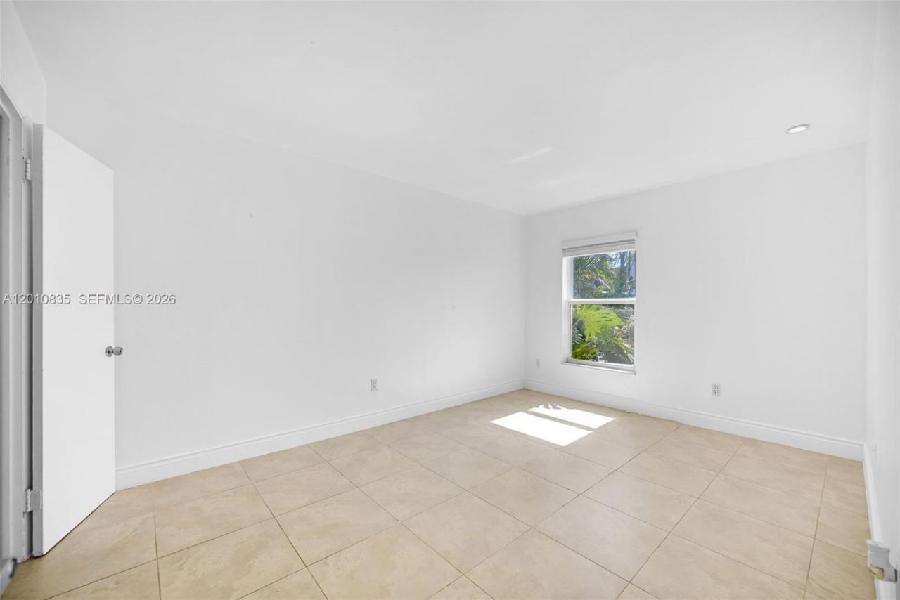 7483 SW 82nd St , Unit A101, Miami, FL 33143 Photo