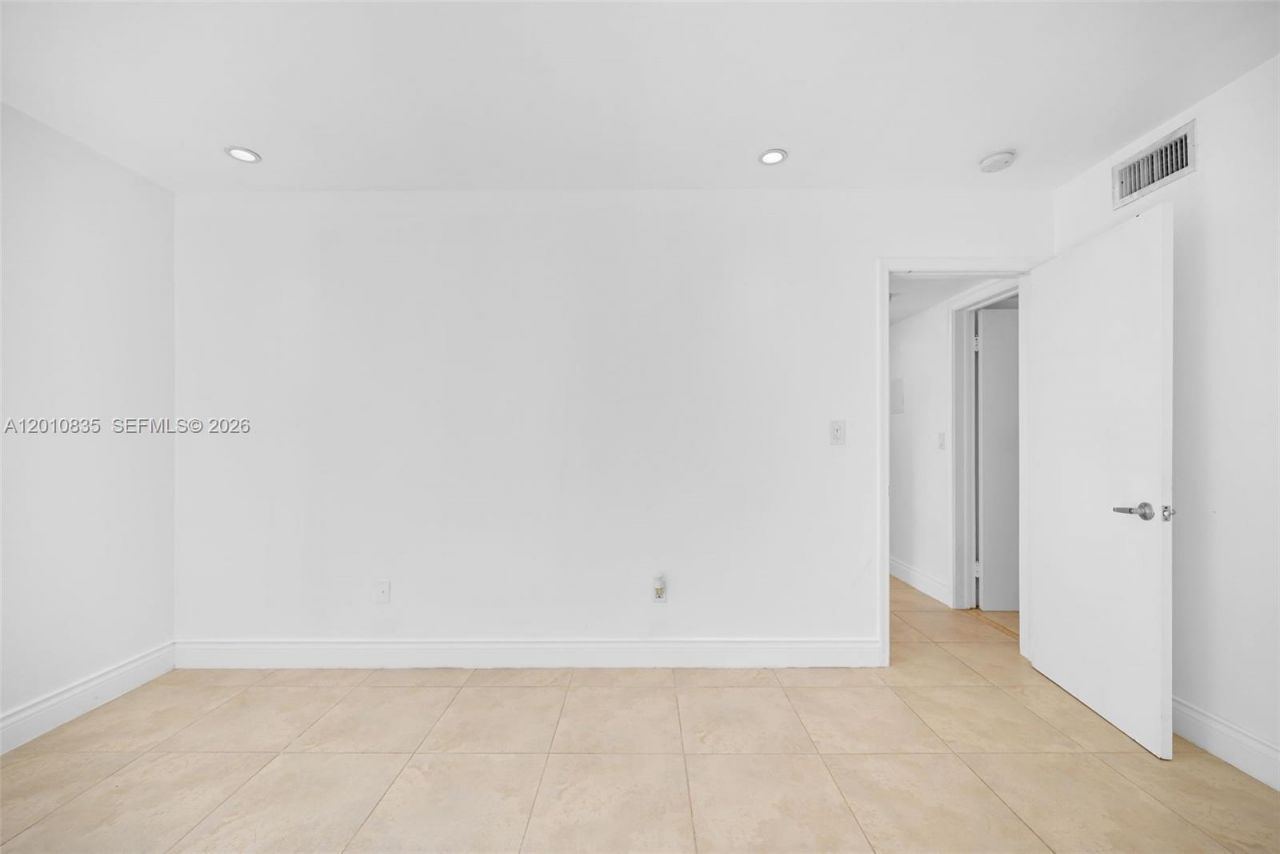 7483 SW 82nd St , Unit A101, Miami, FL 33143 Photo