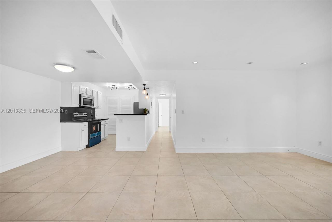 7483 SW 82nd St , Unit A101, Miami, FL 33143 Photo