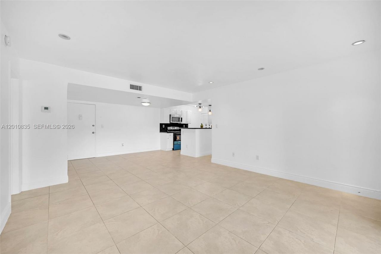 7483 SW 82nd St , Unit A101, Miami, FL 33143 Photo