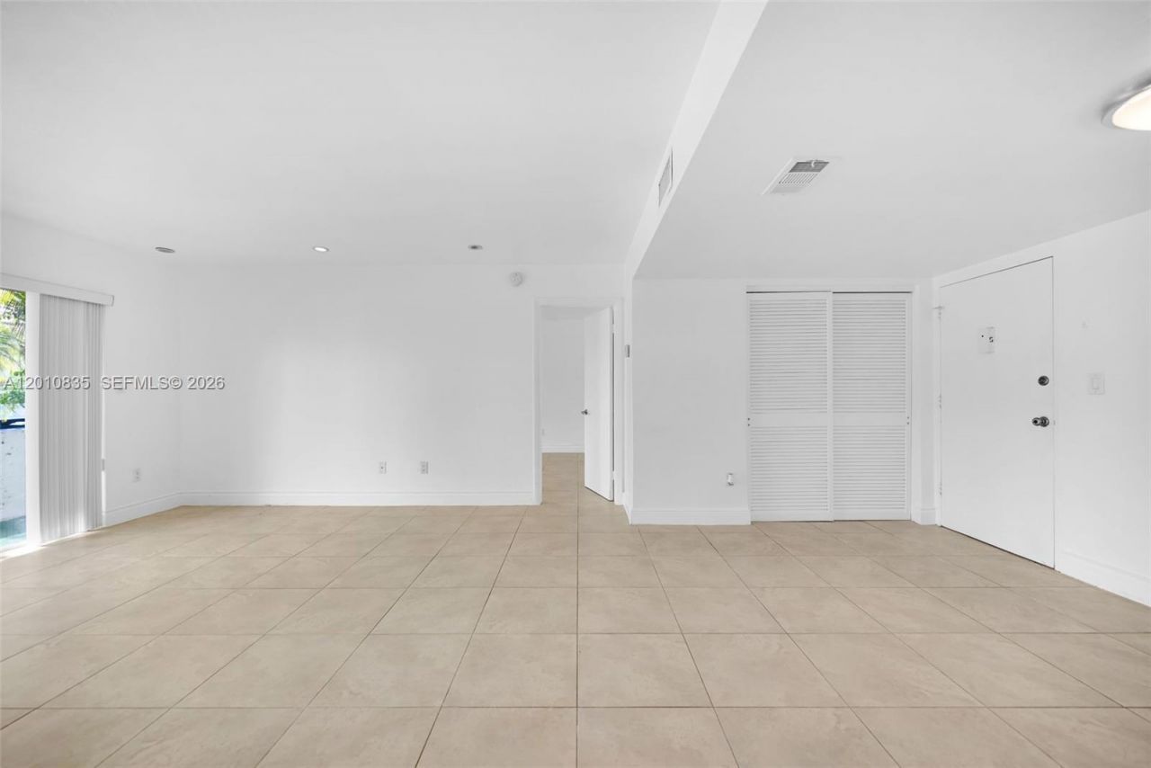 7483 SW 82nd St , Unit A101, Miami, FL 33143 Photo