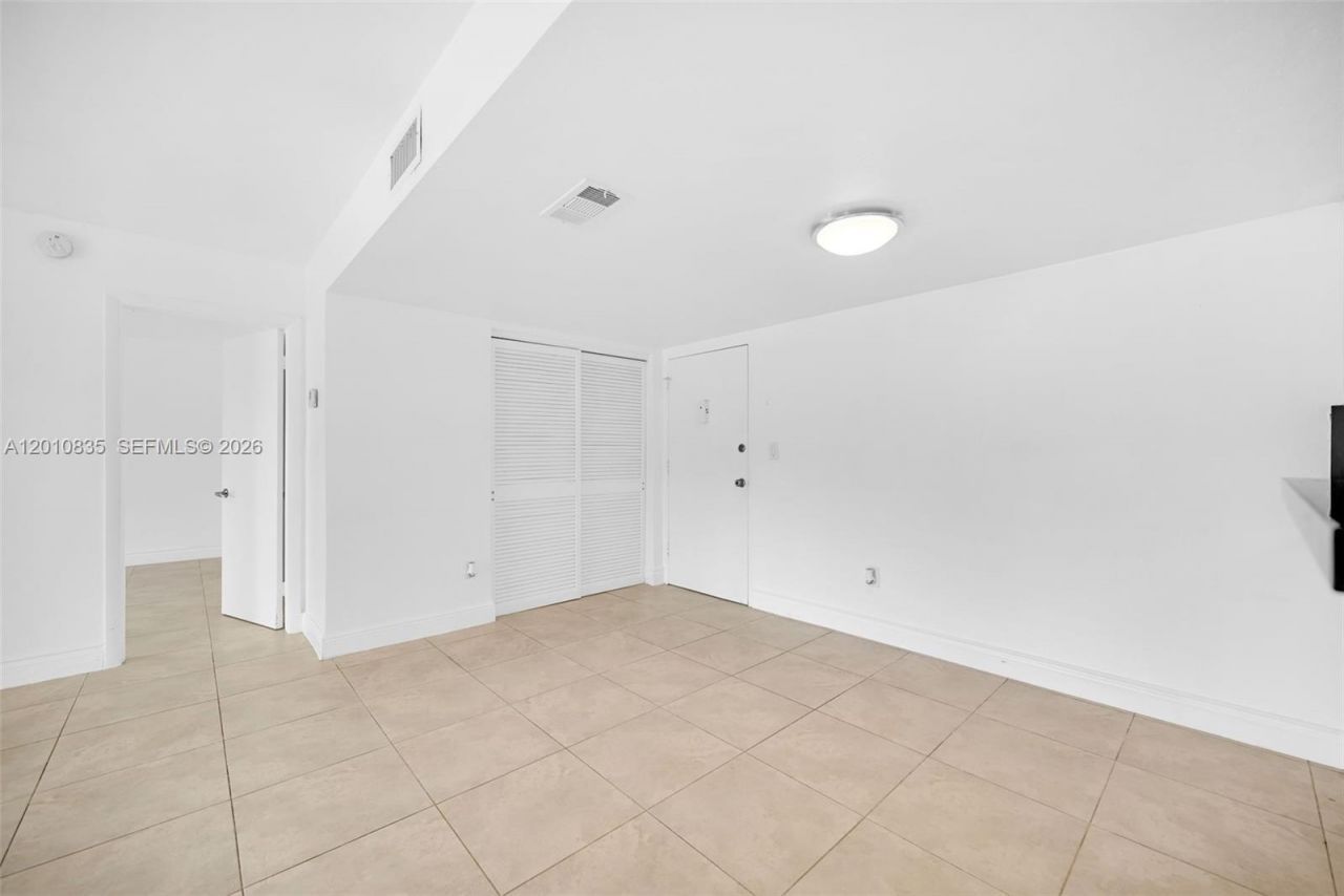 7483 SW 82nd St , Unit A101, Miami, FL 33143 Photo