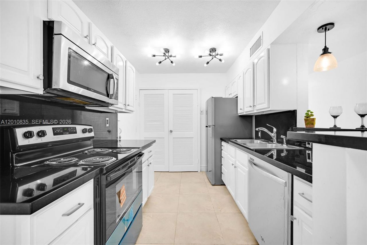 7483 SW 82nd St , Unit A101, Miami, FL 33143 Photo