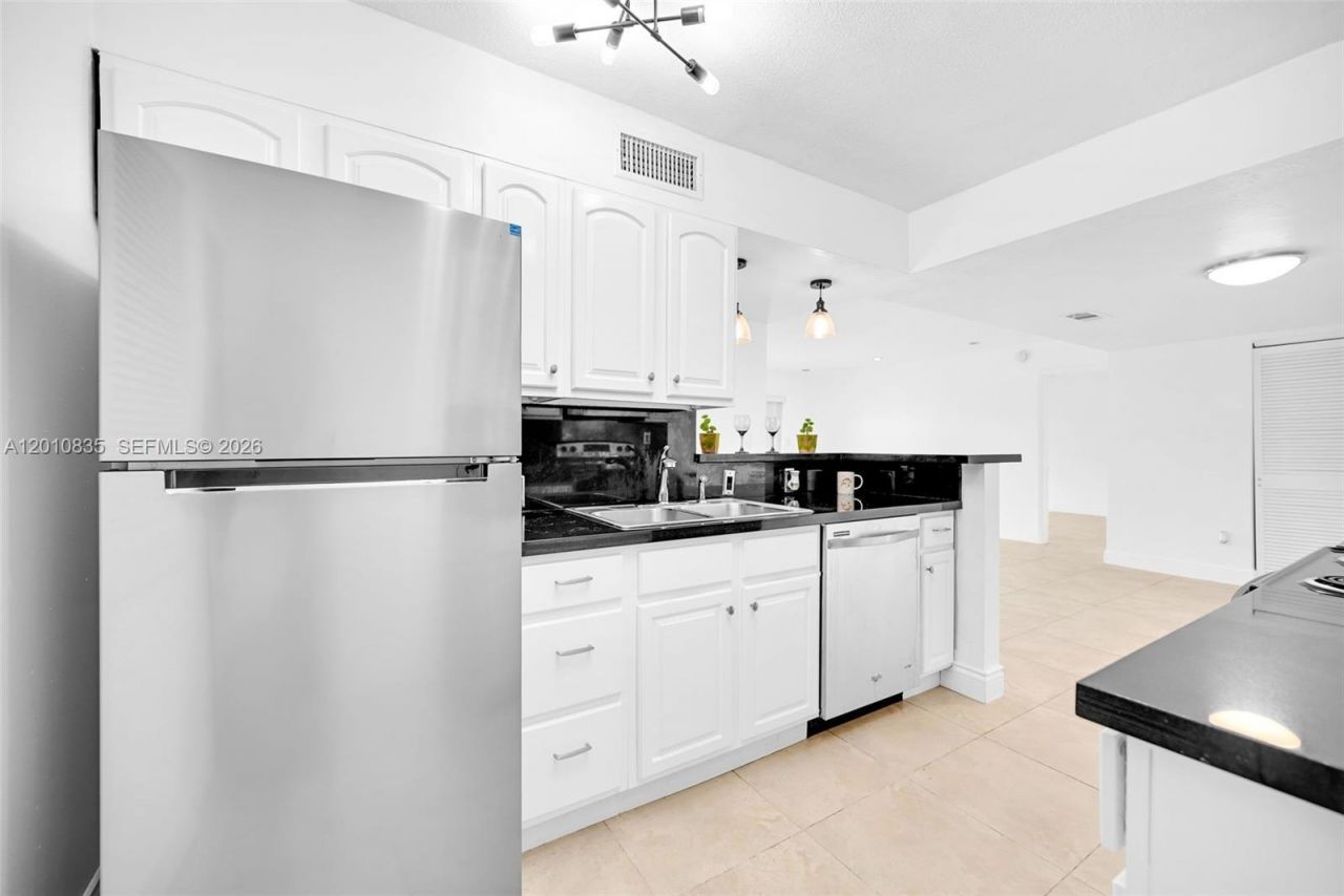 7483 SW 82nd St , Unit A101, Miami, FL 33143 Photo