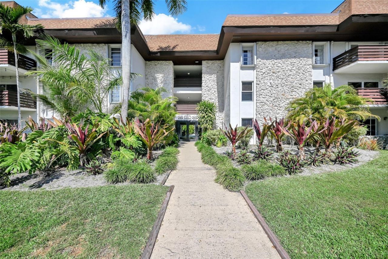7483 SW 82nd St , Unit A101, Miami, FL 33143 Photo