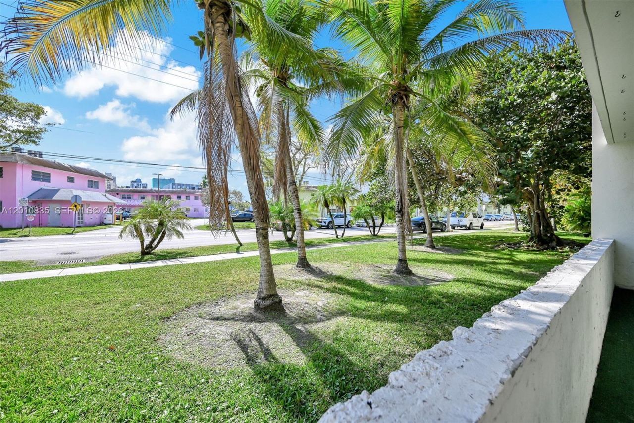 7483 SW 82nd St , Unit A101, Miami, FL 33143 Photo