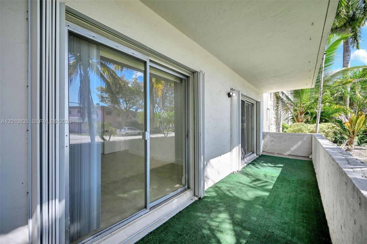 7483 SW 82nd St , Unit A101, Miami, FL 33143 Photo