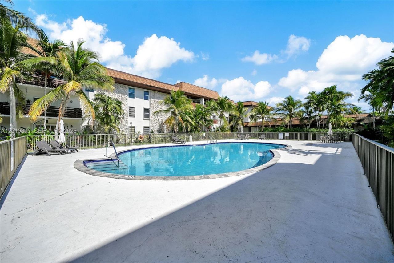 7483 SW 82nd St , Unit A101, Miami, FL 33143 Photo