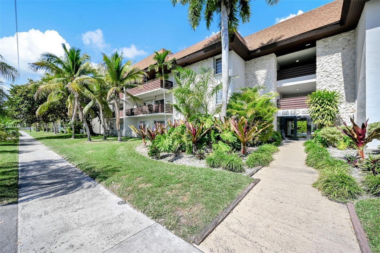 7483 SW 82nd St , Unit A101, Miami, FL 33143 Photo