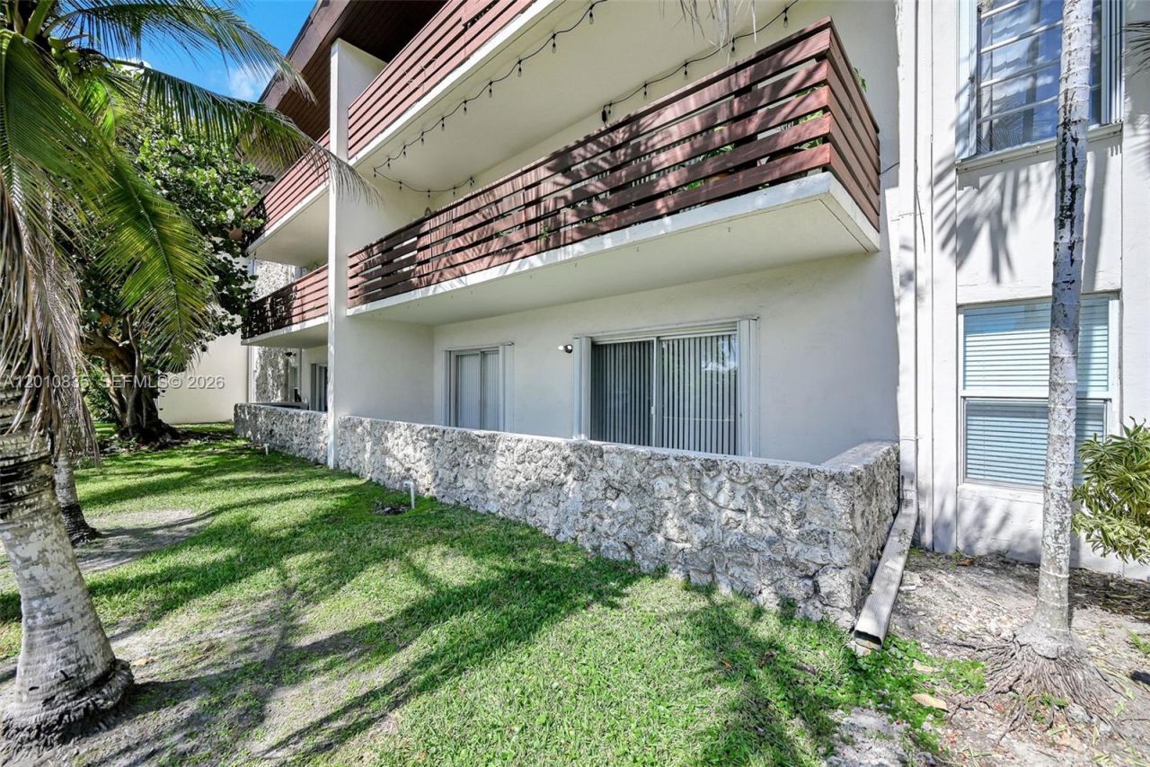 7483 SW 82nd St , Unit A101, Miami, FL 33143 Photo