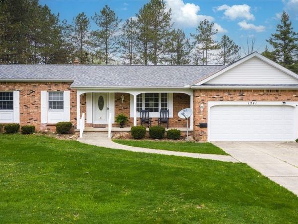 1241 W Blood Road , East Aurora, NY 14052