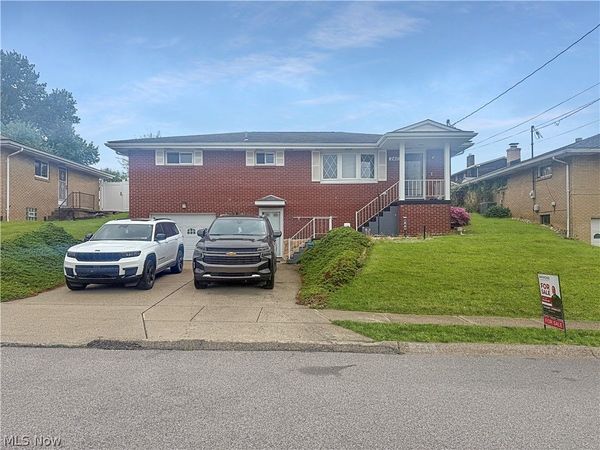 240 Fernwood Avenue , Weirton, WV 26062
