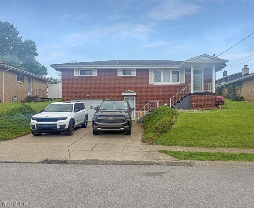 240 Fernwood Avenue, Weirton, WV 26062 Main Photo