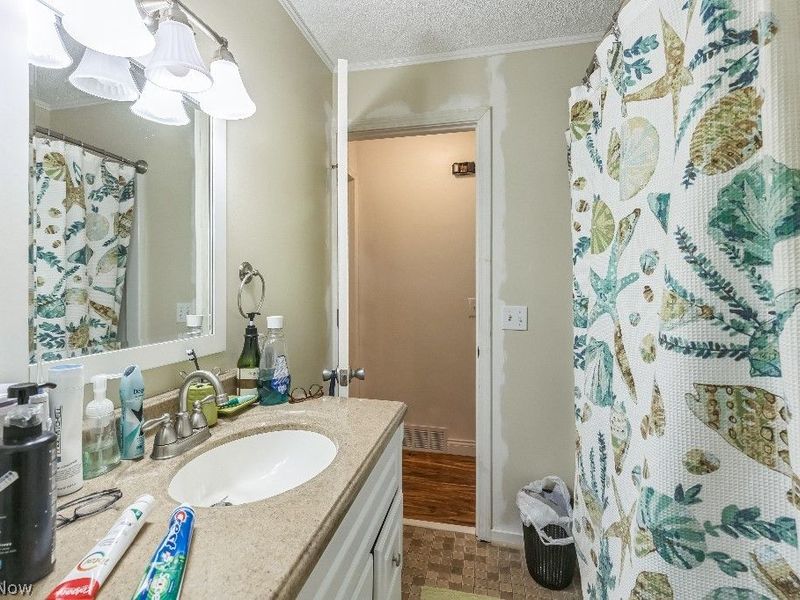 7185 Maple Street, Mentor, OH 44060 Photo 2