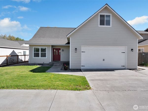 901 W Windrose Drive , Moses Lake, WA 98837