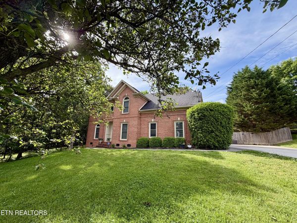 817 Tate Trotter Rd, Powell, TN 37849