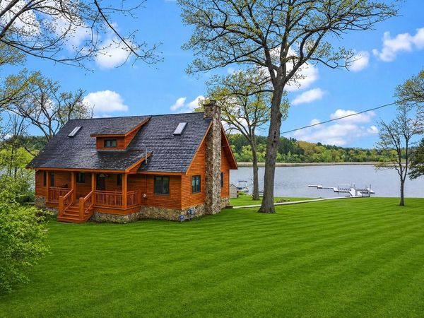 N6993 Oakwood ROAD, Whitewater, WI 53190