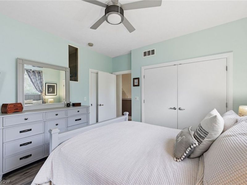 3897 Clinton Avenue, Cleveland, OH 44113 Photo 37