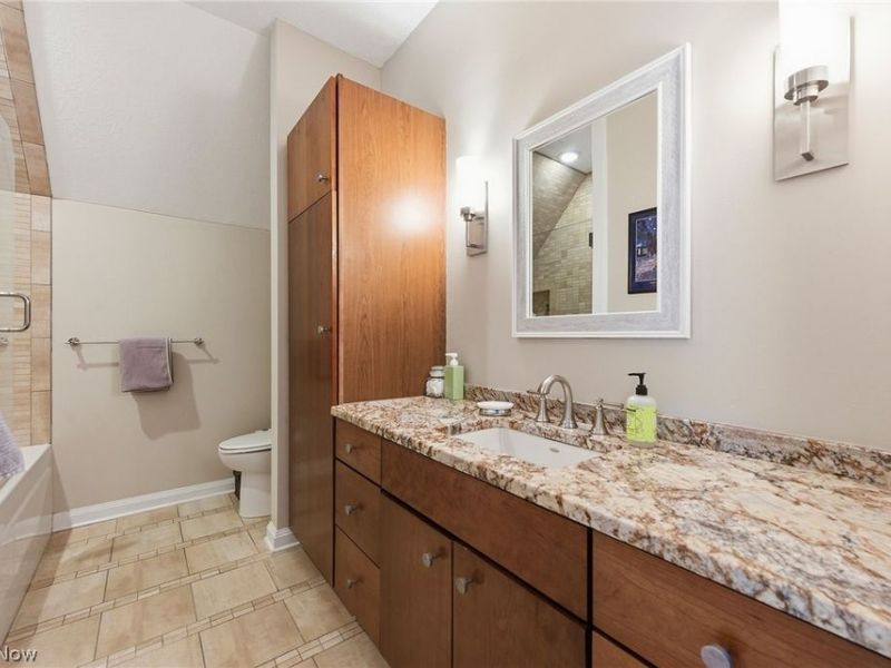 3897 Clinton Avenue, Cleveland, OH 44113 Photo 37