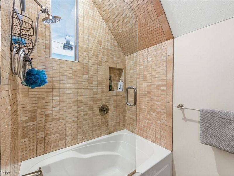 3897 Clinton Avenue, Cleveland, OH 44113 Photo 38