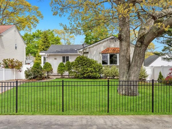 175 N 25th Street , Wheatley Heights, NY 11798