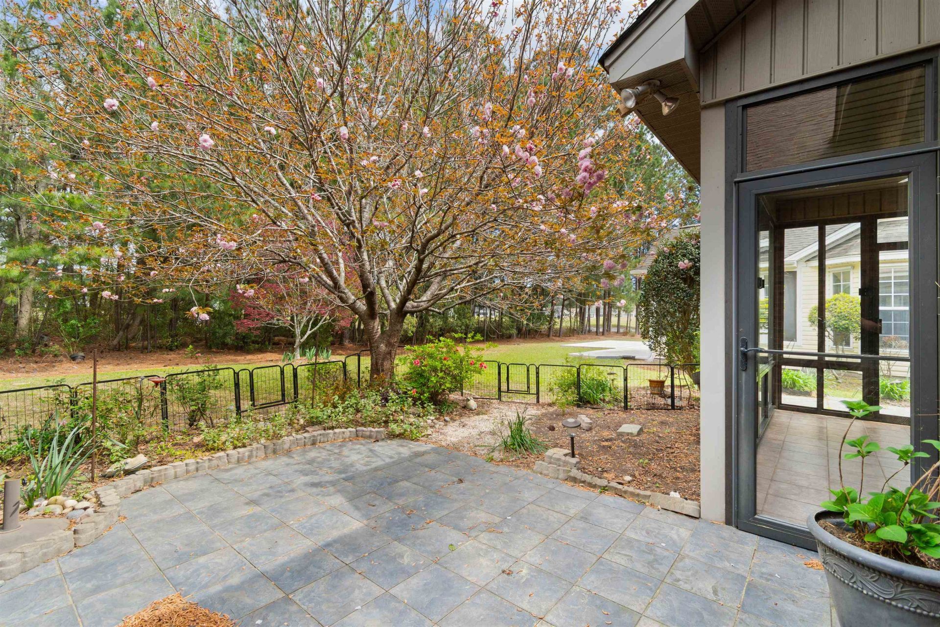 2745 Sanctuary Blvd. Photo 35