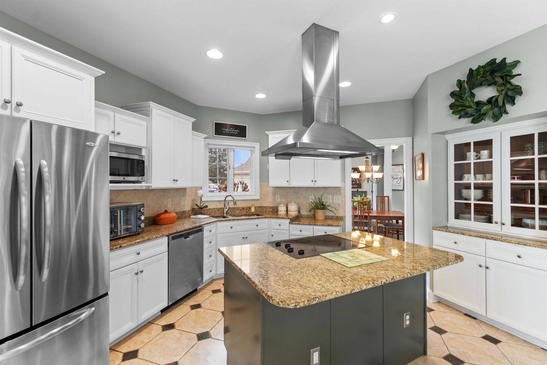 2745 Sanctuary Blvd. Photo 5