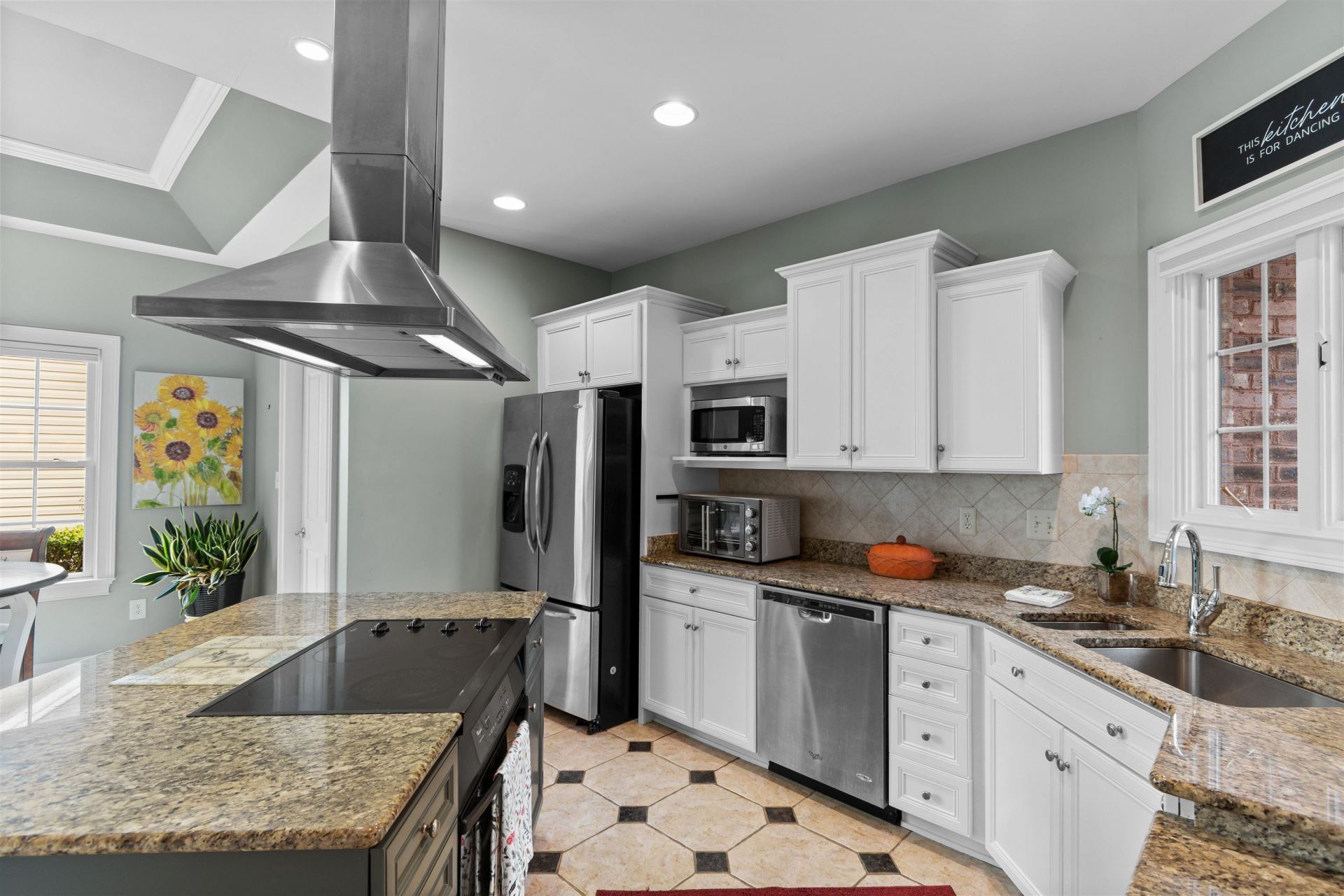 2745 Sanctuary Blvd. Photo 8