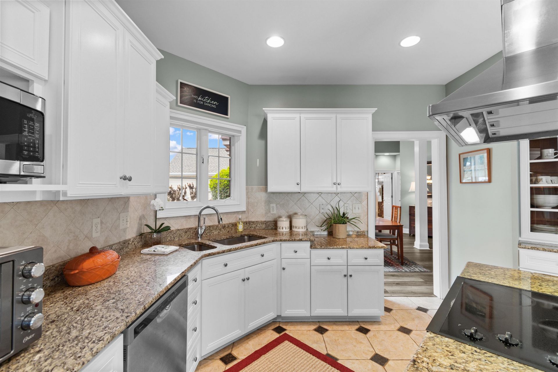 2745 Sanctuary Blvd. Photo 9