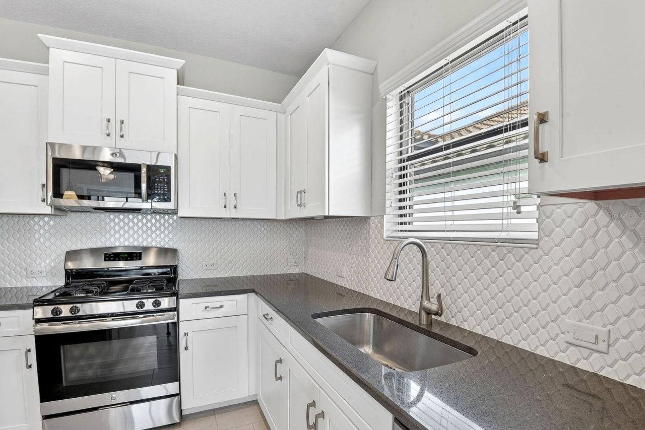 4417 Amalfi Avenue, Sarasota, FL 34243 Photo