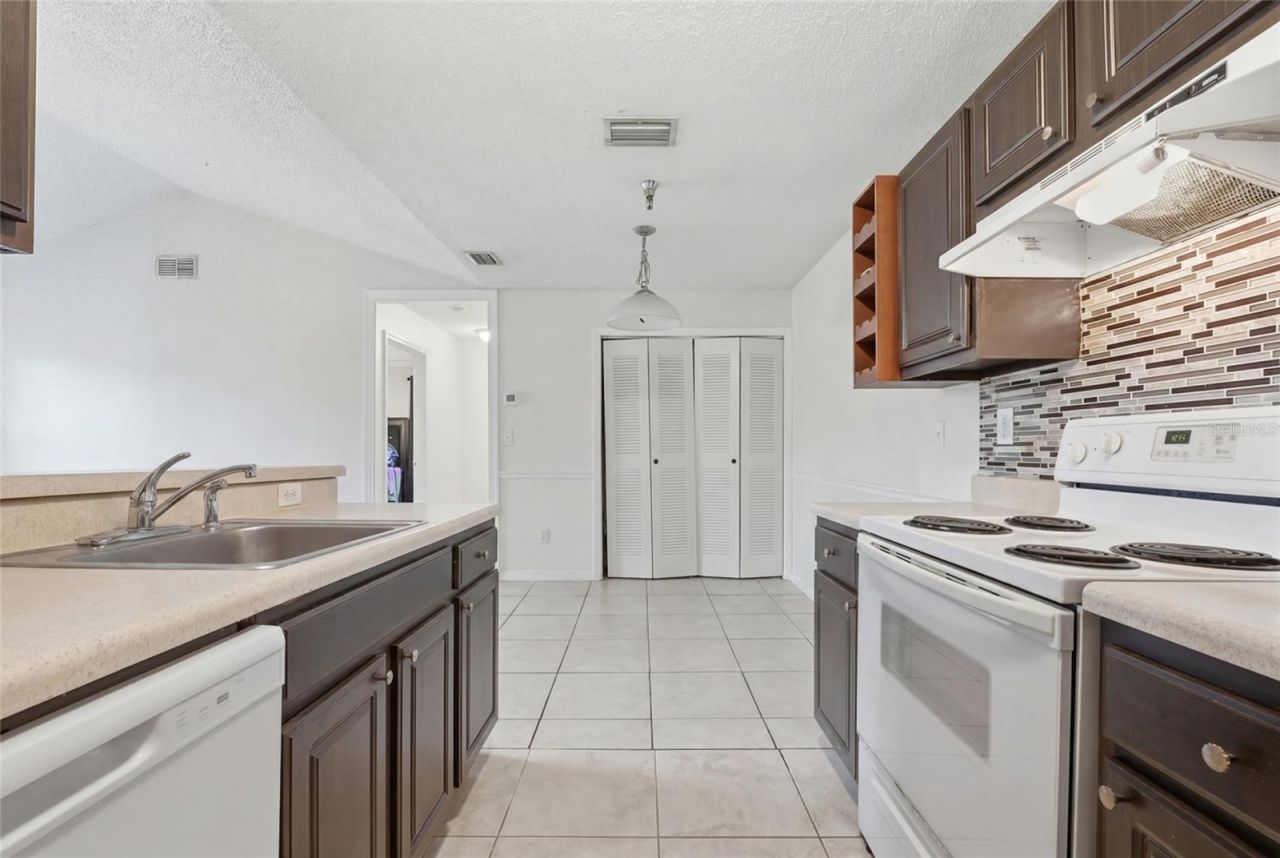 10265 Gandy Boulevard N, Unit 1806, Saint Petersburg, FL 33702 Photo