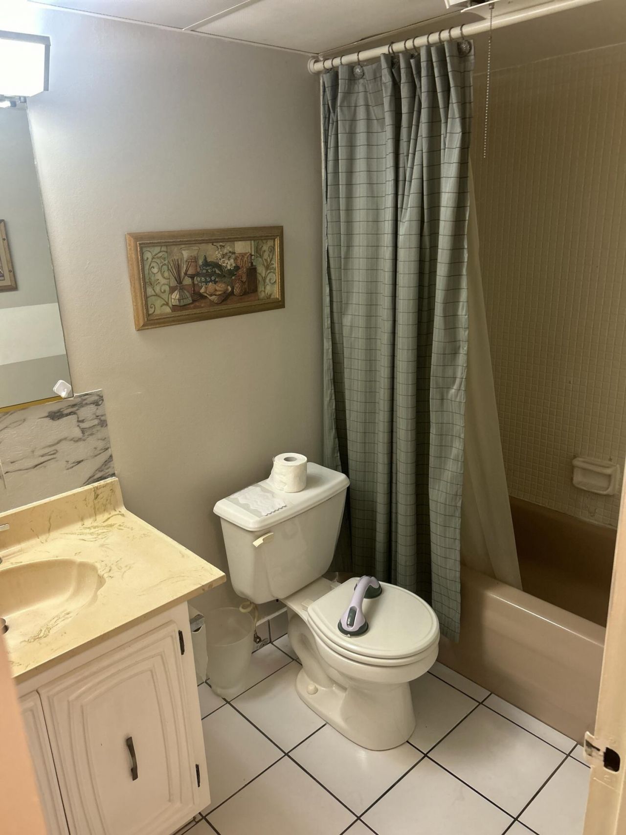 2801 Somerset Drive, Unit 201, Lauderdale Lakes, FL 33311 Photo