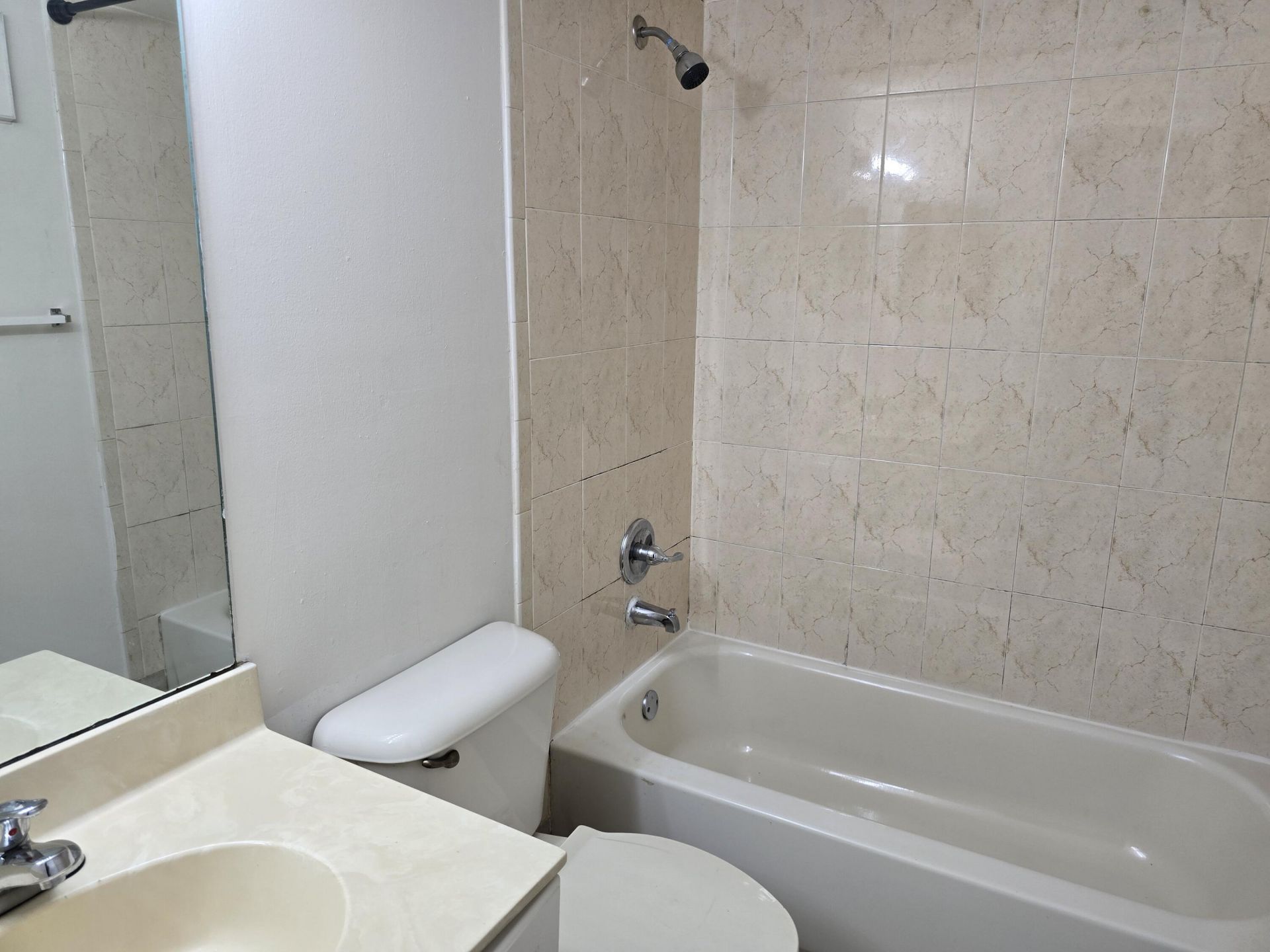 711 N Pine Island Road, Unit 213, Plantation, FL 33324 Photo