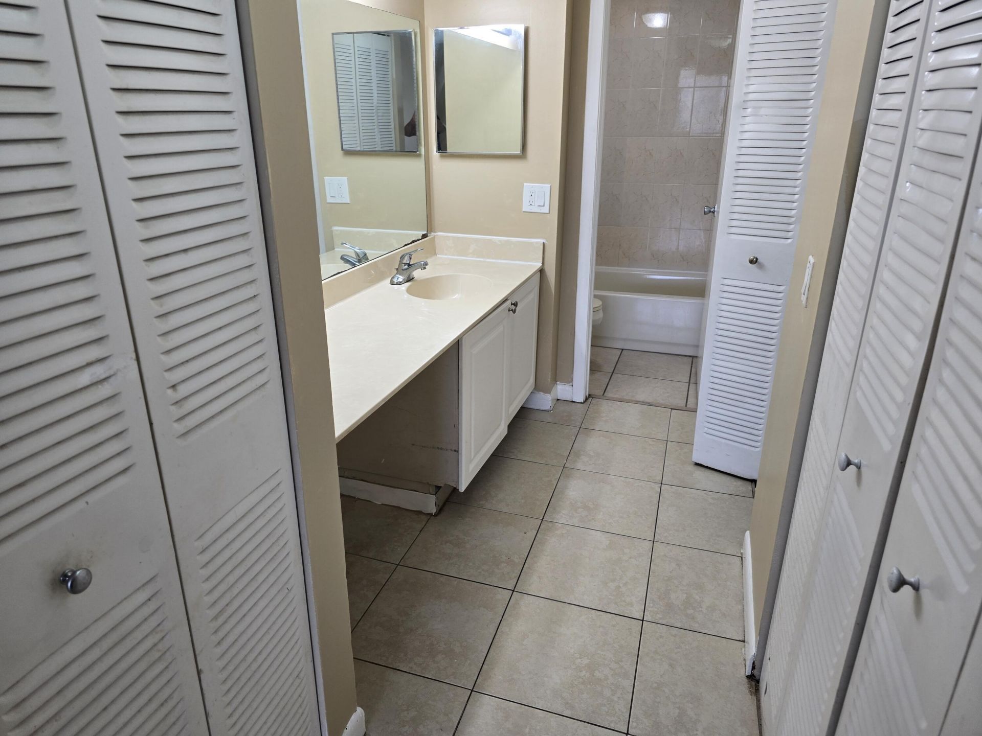 711 N Pine Island Road, Unit 213, Plantation, FL 33324 Photo