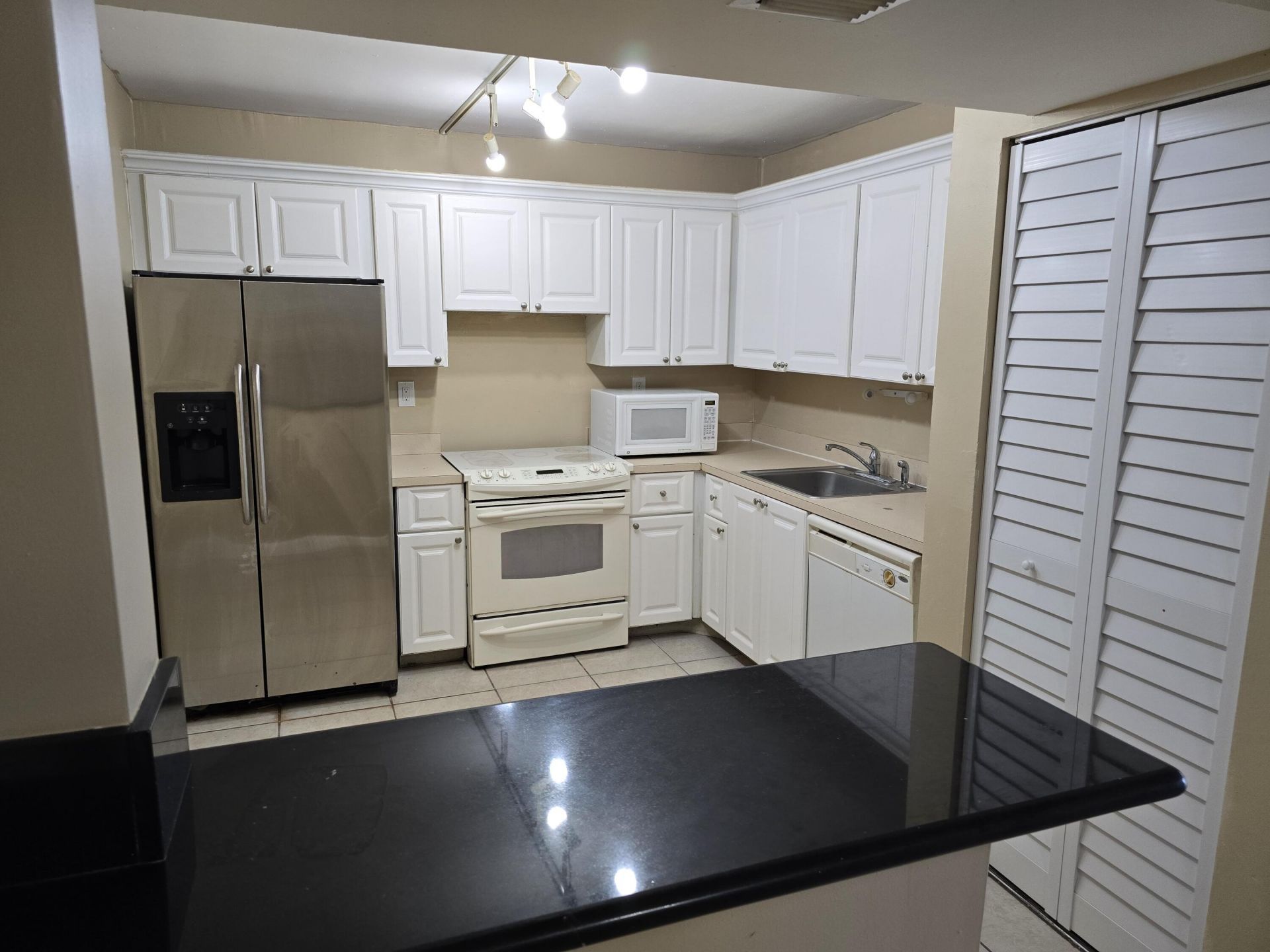 711 N Pine Island Road, Unit 213, Plantation, FL 33324 Photo