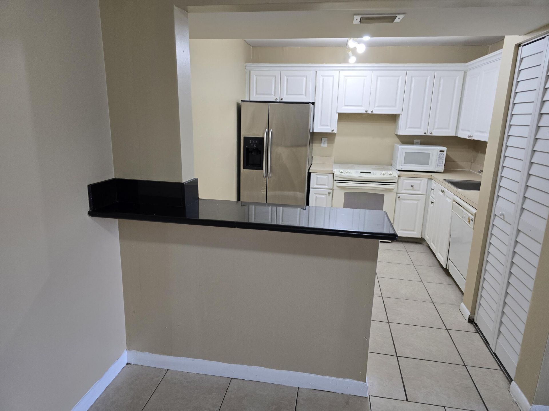 711 N Pine Island Road, Unit 213, Plantation, FL 33324 Photo