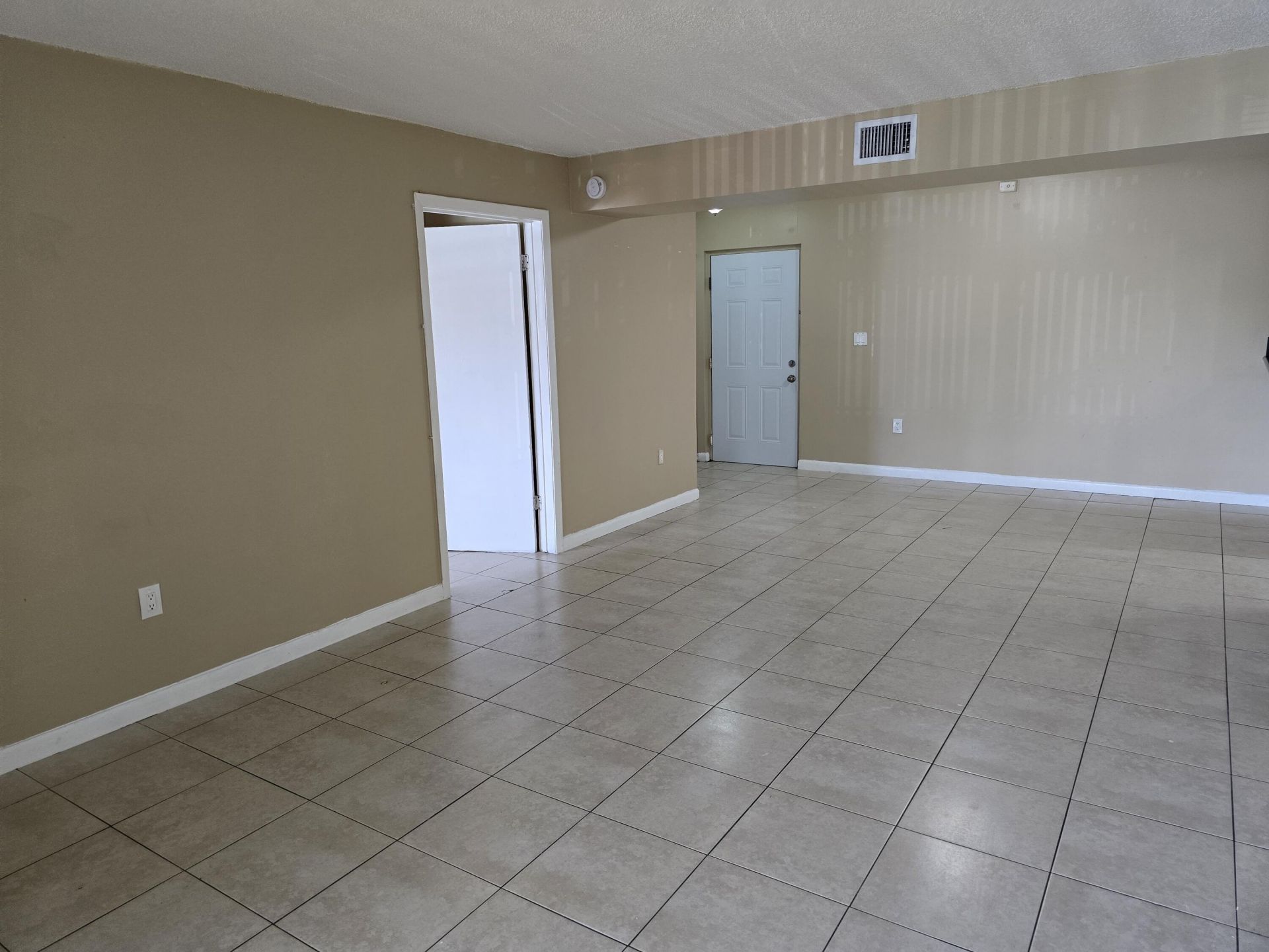 711 N Pine Island Road, Unit 213, Plantation, FL 33324 Photo