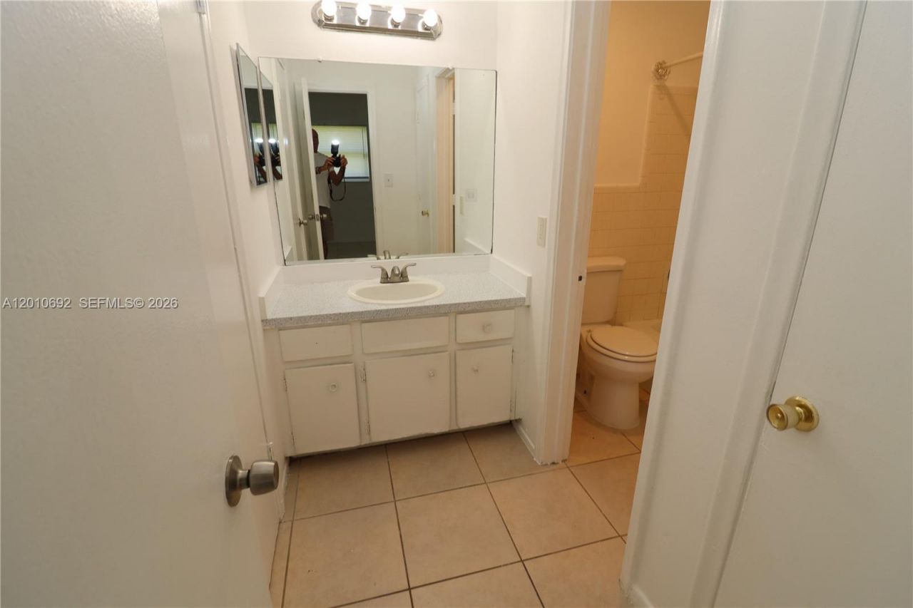 3960 NW 31st Ter, Unit 2, Lauderdale Lakes, FL 33309 Photo