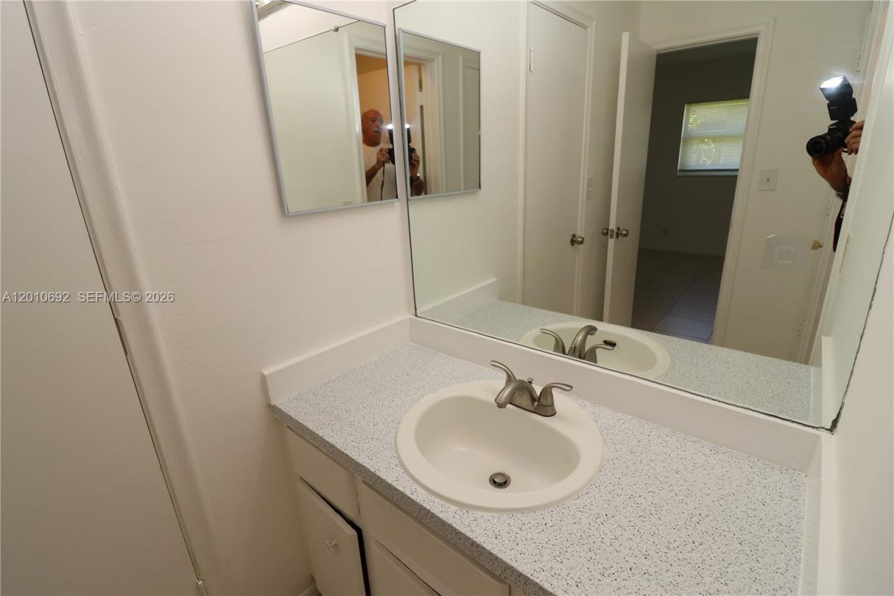 3960 NW 31st Ter, Unit 2, Lauderdale Lakes, FL 33309 Photo