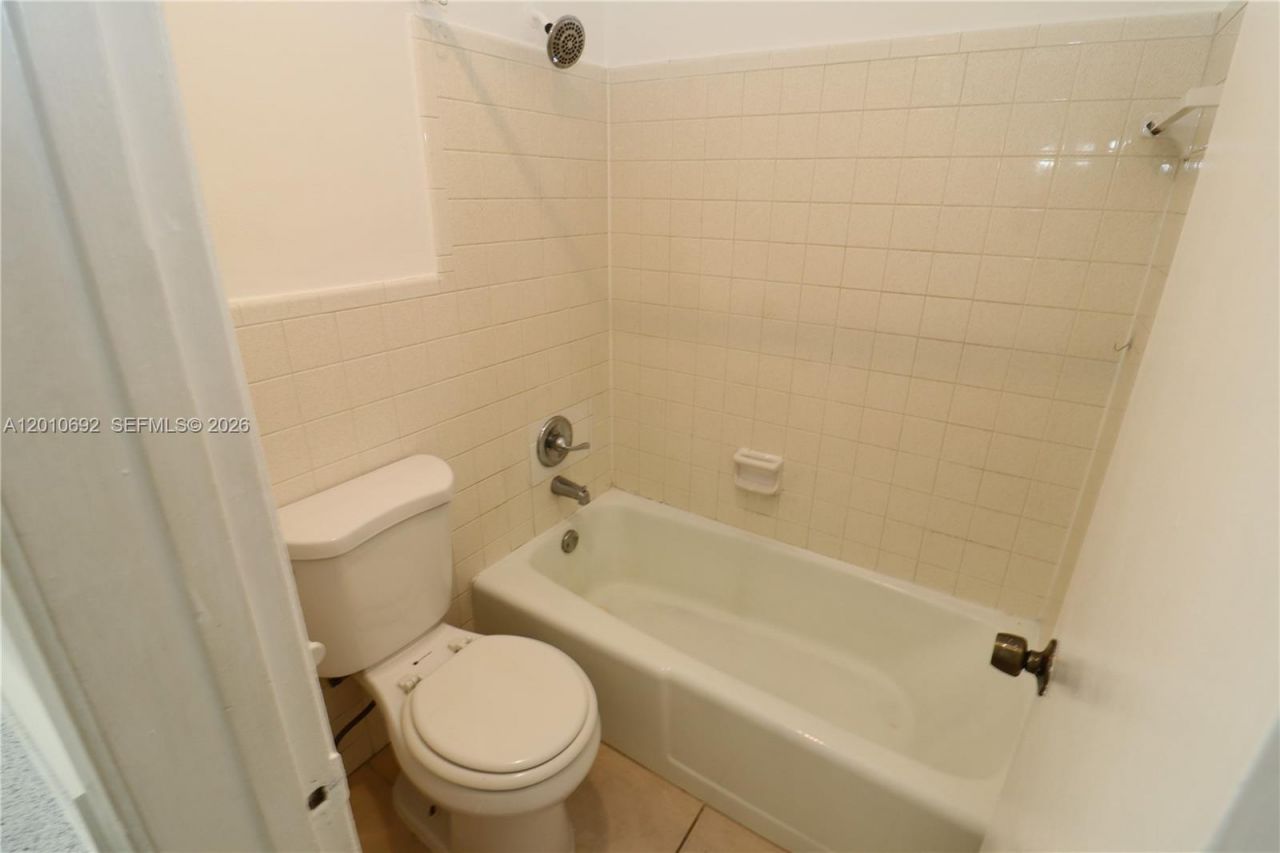3960 NW 31st Ter, Unit 2, Lauderdale Lakes, FL 33309 Photo