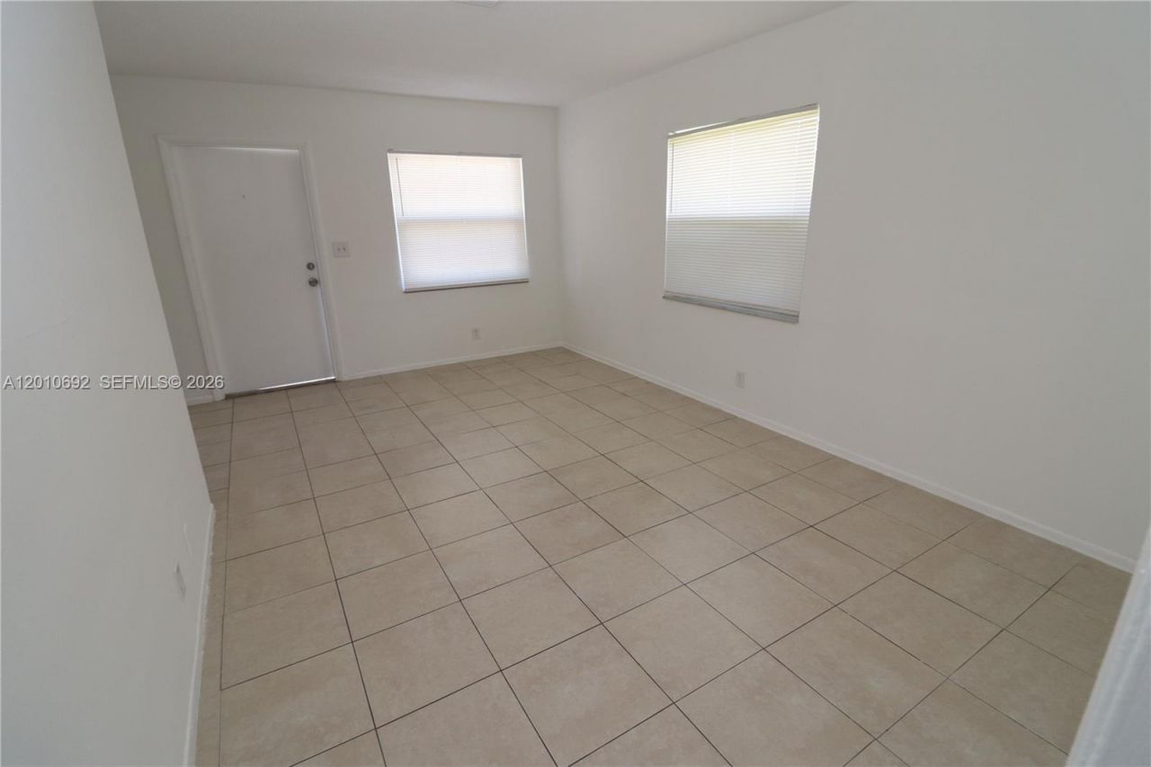 3960 NW 31st Ter, Unit 2, Lauderdale Lakes, FL 33309 Photo