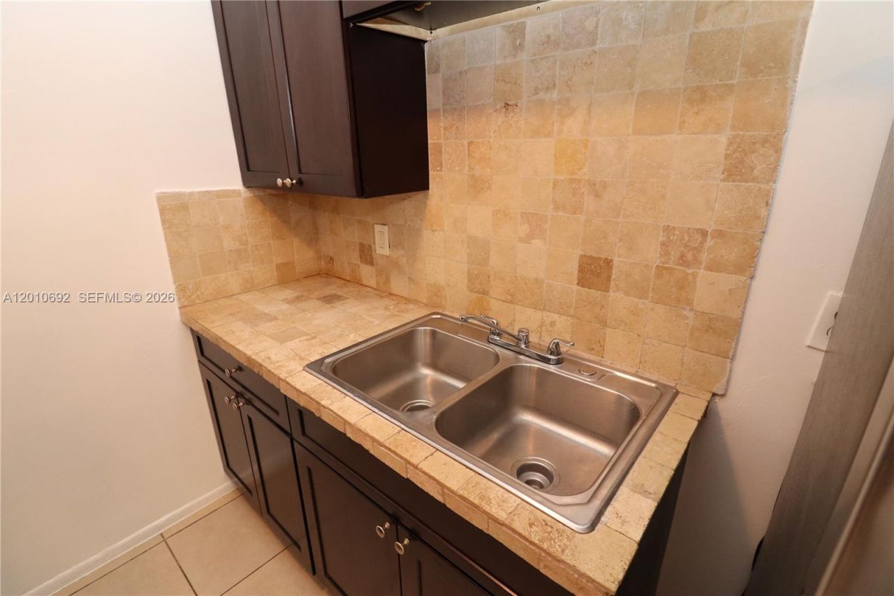 3960 NW 31st Ter, Unit 2, Lauderdale Lakes, FL 33309 Photo
